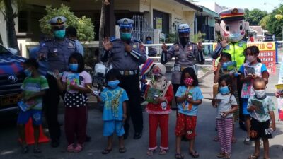 Satlantas Polres Situbondo Edukasi Anak-Anak Cara Cegah Covid-19 di Kampung Tangguh Semeru