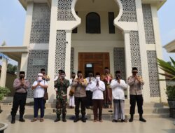 Kapolres Mojokerto Sosialisasikan Adaptasi Kebiasaan Baru ( AKB ) Jemaah Sholat Jumat Masjid Al Ikhlas Dinoyo