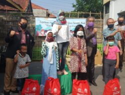 Kementerian PPPA dan Komnas Perlindungan Anak Serahkan Bantuan Spesifik Kebutuhan Anak dan Perempuan