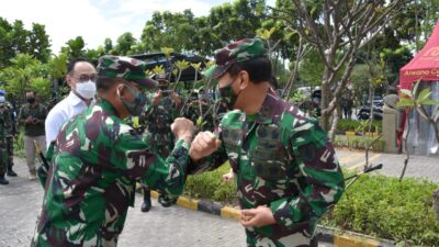 Danrem 082/CPYJ Dampingi Pangdam Tinjau Pabrik Keramik Arwana