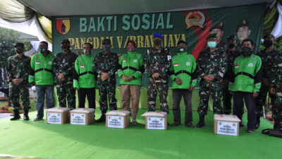 Danrem 082/CPYJ Salurkan Bantuan Sembako dari Pangdam V/Brawijaya ke Pengemudi Ojek Online