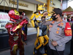 Superhero Bagikan Sejuta Masker di Mojokerto, Jadi Perhatian Warga