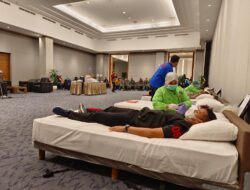Hari Kesehatan Nasional 2021, 70 Orang Ikut Donor Darah yang Diadakan Ayola Sunrise Hotel