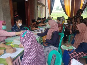 Ribuan warga Desa Kemiri saat pembagian sertifikat PTSL