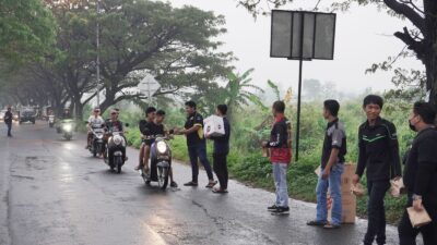 Bold Riders Mojokerto bagikan takjil tanpa bungkus plastik