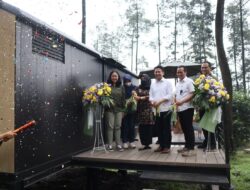 Bersama Wagub Jatim, Bupati Mojokerto Resmikan Bobocabin di Padusan