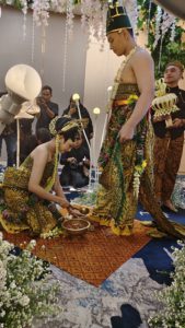 Simulasi pernikahan tradisional Jawa