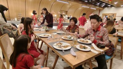 Rayakan Malam Imlek, Ratusan Warga Tionghoa Nikmati Aneka Menu Aston Mojokerto Hotel