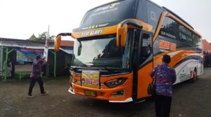 Perangkat desa se-Mojokerto berangkat menggunakan 16 armada bus