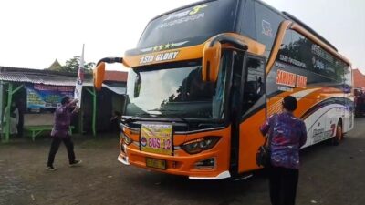 Perangkat desa se-Mojokerto berangkat menggunakan 16 armada bus