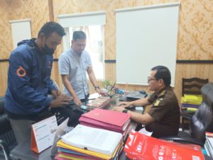 Pemohon praperadilan Miza Fahlevy Ismail juga telah menitipkan uang sejumlah Rp 253 juta kepada Kejari Kota Mojokerto