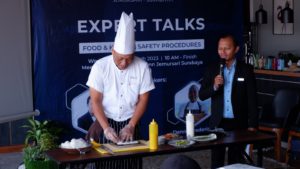 Expert Talk, Food and Kitchen Safety di Aston Inn Jemursari