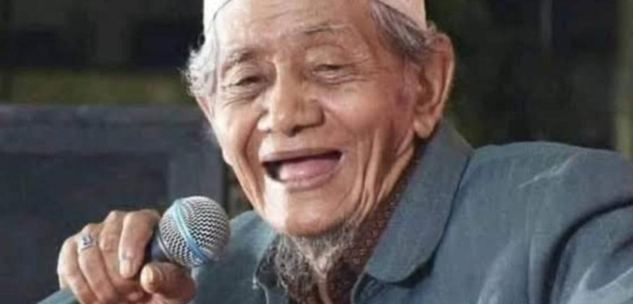 Pengasuh Pesantren Salafiyyah Al Misbhar, Desa Karangnongko, Kecamatan Sooko, Kabupaten Mojokerto, KH Husein Ilyas