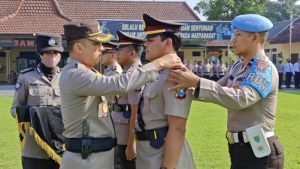 Kapolres Mojokerto Kota, AKBP Wiwit Adisatria melantik AKP Bambang Tri Sutrisno sebagai Kasat Reskrim, Selasa (7/3/2023) 