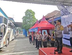 Siapkan 3 Bus, Polres Mojokerto Berangkatkan 140 Pemudik Balik Gratis