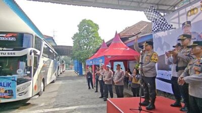 Siapkan 3 Bus, Polres Mojokerto Berangkatkan 140 Pemudik Balik Gratis