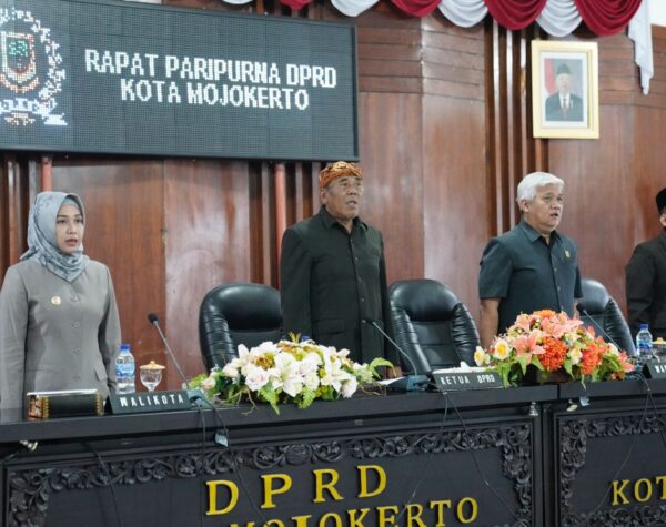Wali Kota Mojokerto Sampaikan Raperda Pertanggungjawaban Pelaksanaan APBD 2022