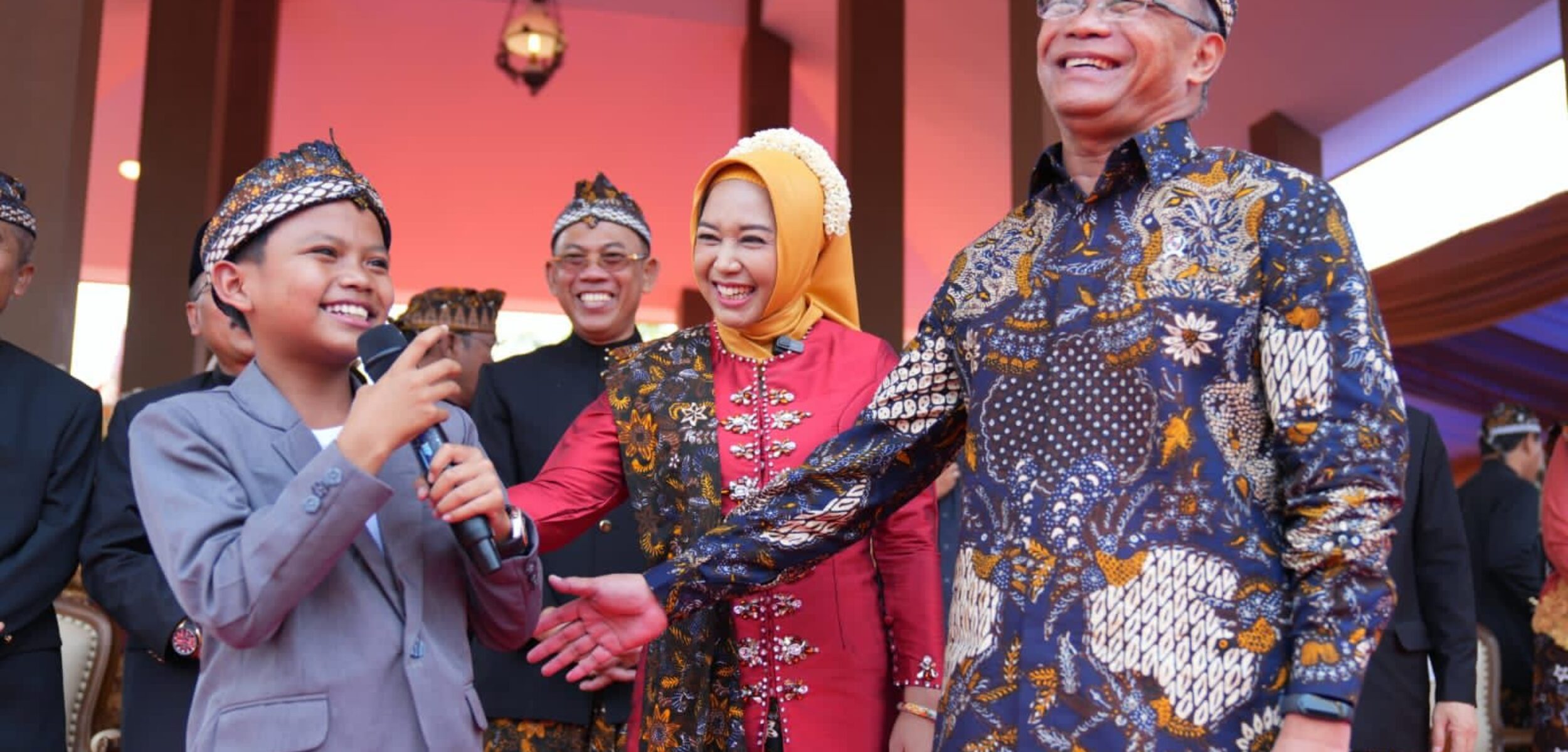 Menteri Muhadjir Effendy dan Penyanyi Cilik Farel Prayoga Meriahkan HUT Kota Mojokerto Ke-105