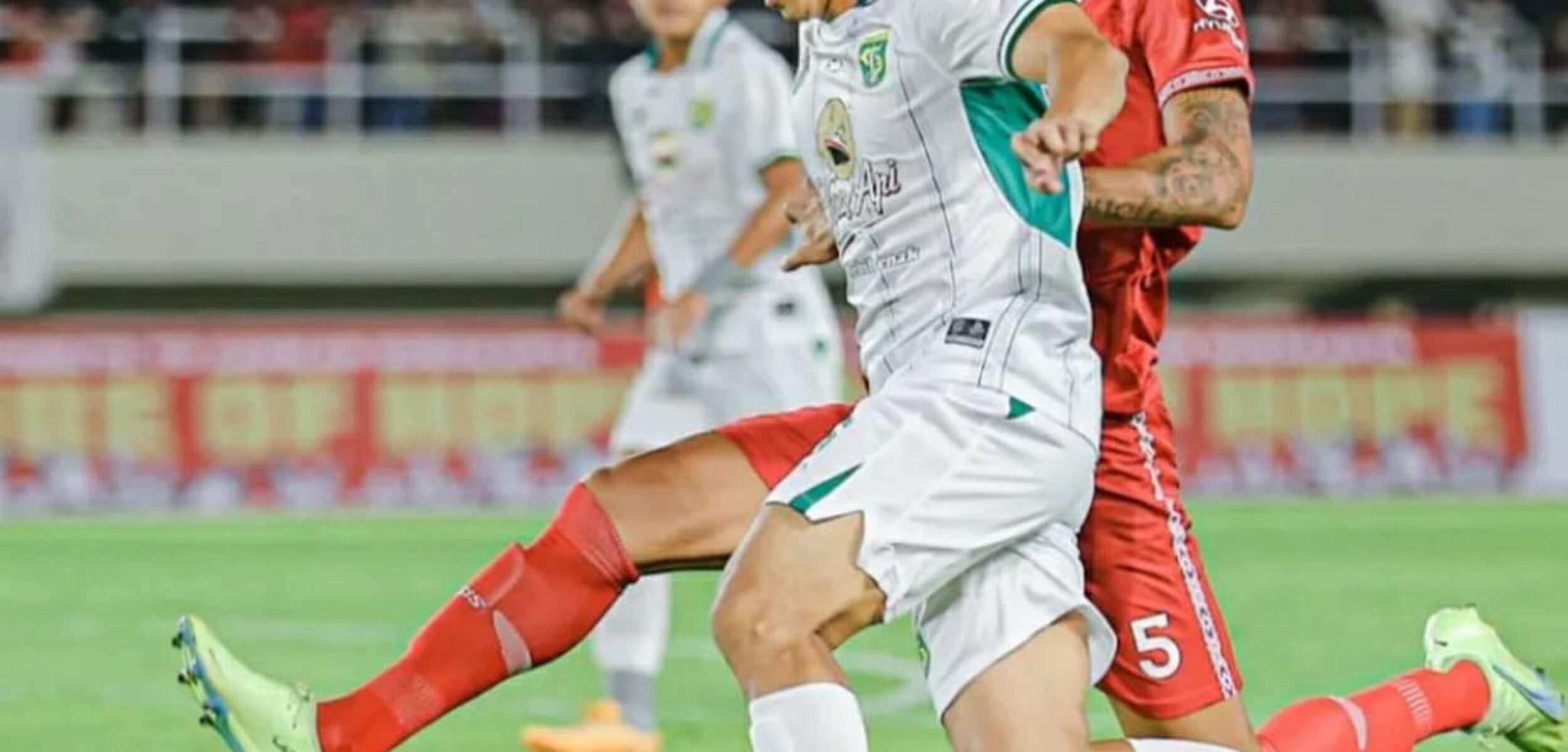 Tertinggal 3 Gol di Babak Pertama, Persebaya Kalahkan Persis Solo 3-4