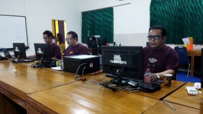 Panitia PPDB memantau server PPDB Kota Mojokerto