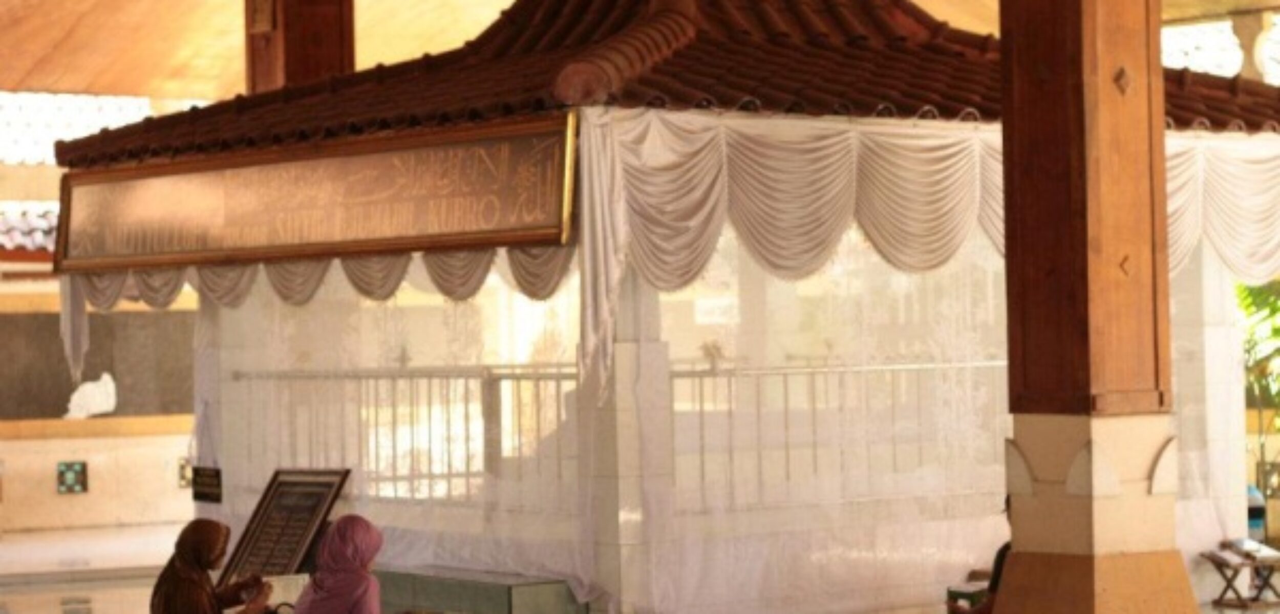 4 Tempat Wisata Religi di Mojokerto yang Menarik Dikunjungi