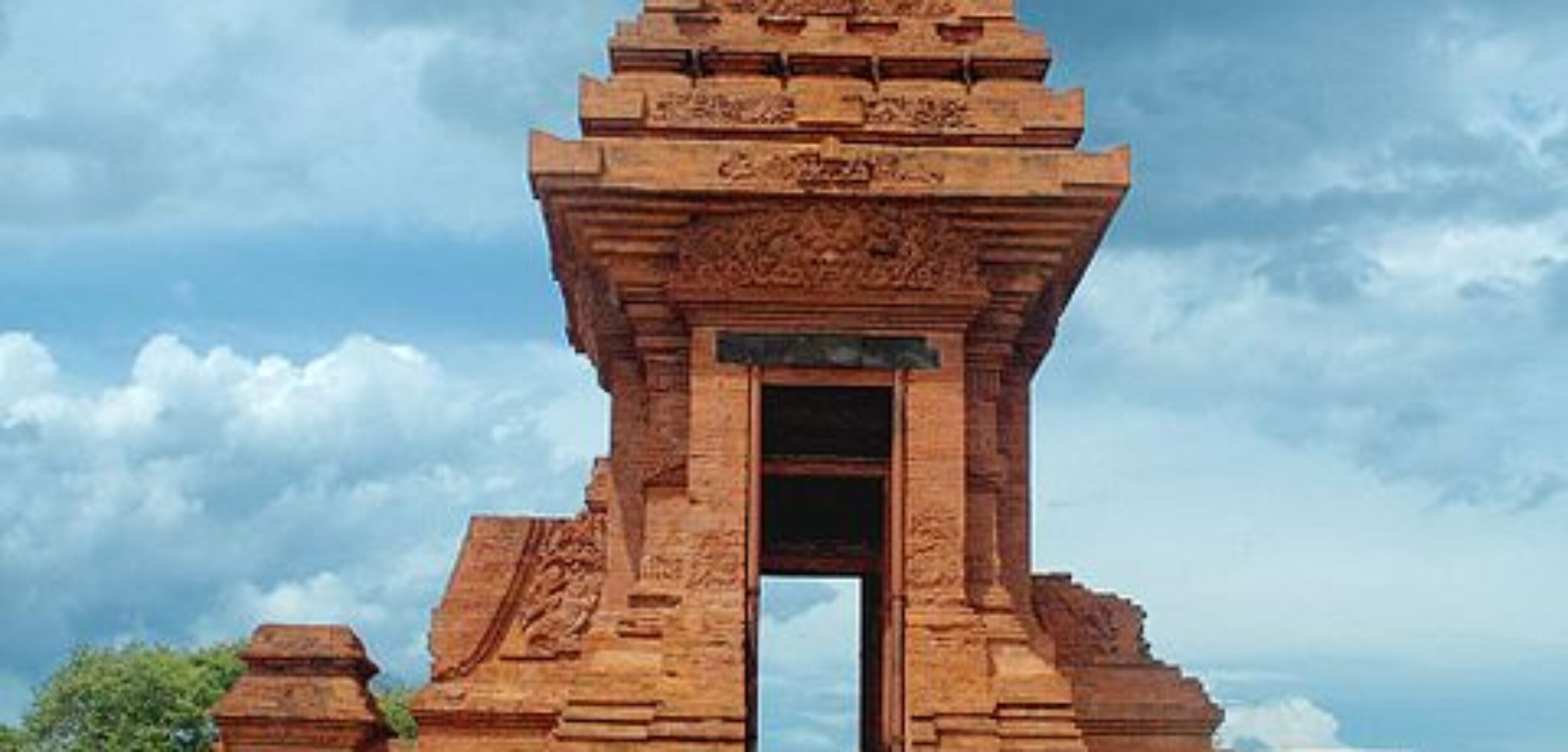 bajang ratu gate kecamatan trowulan