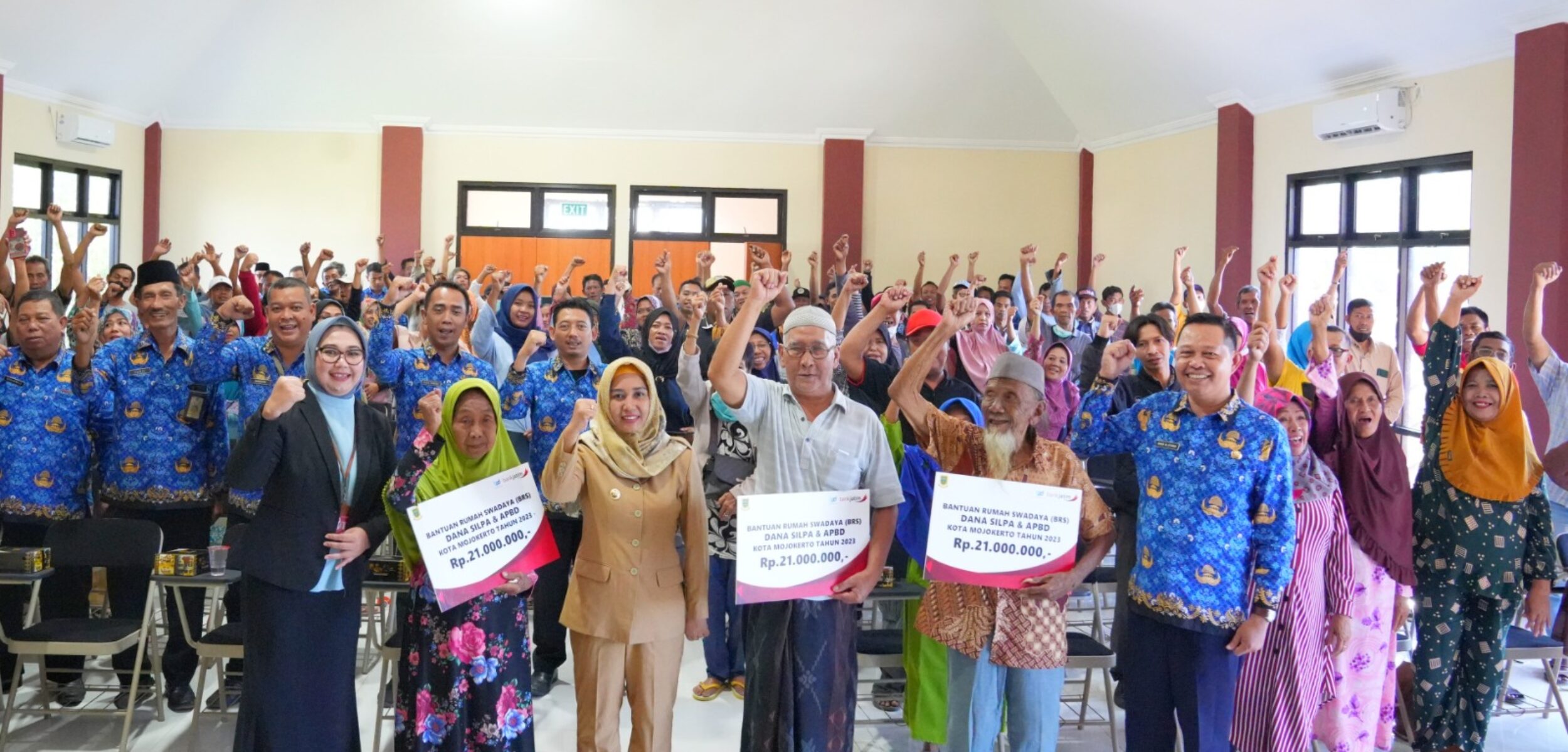 Pemkot Mojokerto Beri Bantuan Rumah ke Warga, Ning Ita: Semoga Bermanfaat