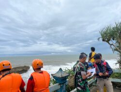 Kronologi 3 WNI dan 2 WNA Terseret Ombak di Pantai Jembatan Panjang Malang