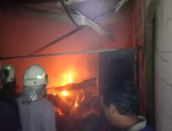 Kebakaran Gudang Pembuatan Boks Sound System di Mojokerto Diduga Akibat Puntung Rokok