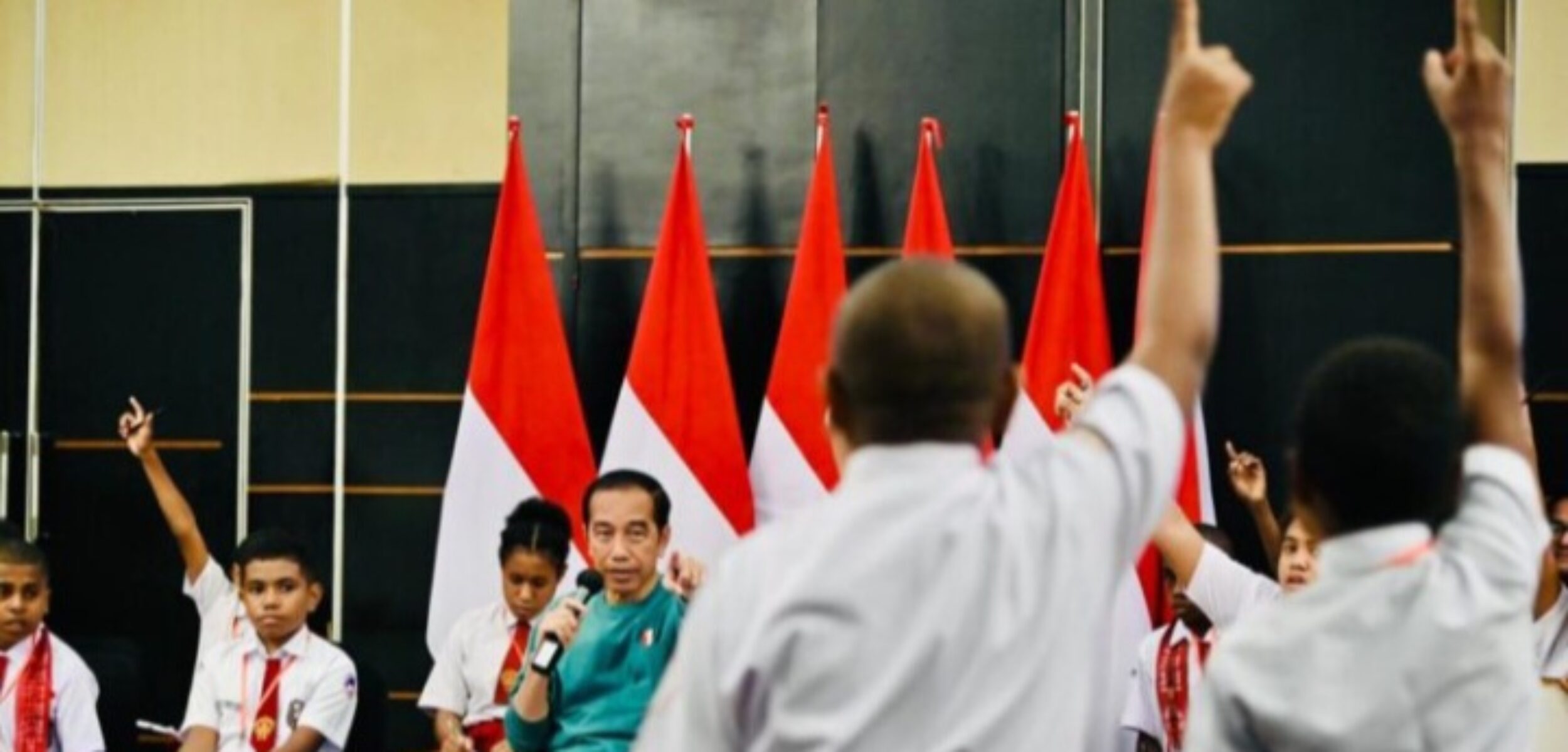 Jokowi Heran Siswa di Papua Pandai Berhitung, ternyata yang Ngajari Profesor