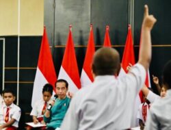Jokowi Heran Siswa di Papua Pandai Berhitung, ternyata yang Ngajari Profesor