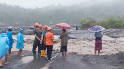 Banjir Lahar Dingin Gunung Semeru, 571 Warga Mengungsi, Besok Gubernur Khofifah Santuni Pasutri dan Bayi Korban Longsor