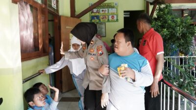 HUT ke-75 Polwan, Polres Ponorogo Bakti Sosial ke SLB
