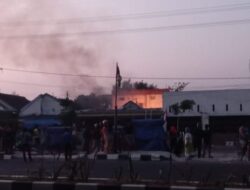 Fakta Baru Rumah Terbakar di Kota Mojokerto, Lima Motor Hangus dan Ada Ledakan