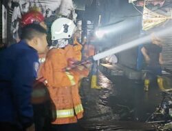 Kios di Pasar Raya Mojosari Mojokerto Terbakar, ini Penyebabnya