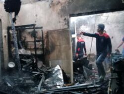 Ditinggal Berlibur ke Pacet, Rumah Warga Kota Mojokerto Ludes Terbakar