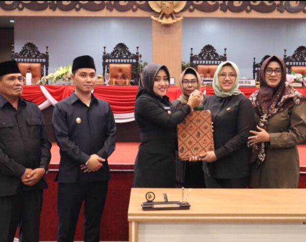 Bupati Mojokerto Tanda Tangani Tiga Raperda