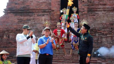 Kirab Api Porprov VIII Jawa Timur 2023 Diawali dari Candi Pari