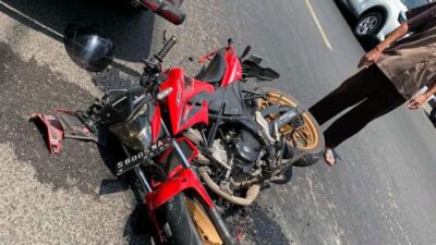 Kondisi motor korban yang ringsek. (Erik/KabarTerdepan.com) 