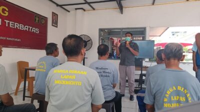 Warga Binaan Lapas Mojokerto ikuti program senam dan cek kesehatan, Sabtu (23/9/2023). (Humas Lapas Mojokerto) 