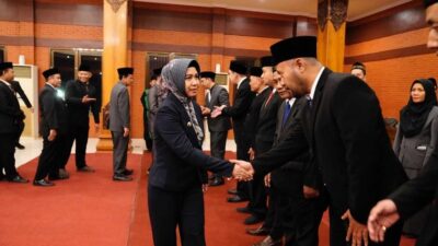 Ning ita rombak pejabat