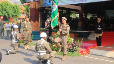 Kirab Pataka Jer Basuki Mawa Beya Tiba di Mojokerto, Bupati Ikfina: Optimis Jatim Bangkit