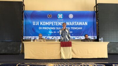 Ketua Komisi Penelitian, Pendataan dan Ratifikasi Dewan Pers, Atmaji Sapto Anggoro saat memberikan sambuatan dalam UKW di Kota Palu (Dok. Dewan Pers)