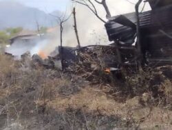 Lahan Seluas 2 Hektare di Ngoro Terbakar Hingga Menyambar Gudang Rongsokan
