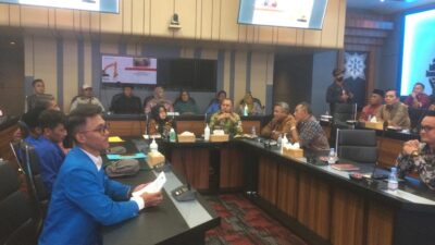Perwakilan pendemo beraudiensi bersama Bupati Mojokerto dan kepala dinas terkait, Senin (2/10/2023). (Erik/KabarTerdepan.com) 