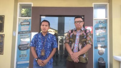 Kasi Intel dan Kasi Pidsus Kejari Kota Mojokerto saat memberikan keterangan kepada wartawan, Jumat (6/10/2023). (Erix/KabarTerdepan.com) 