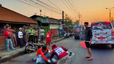 Diduga Mengantuk, Pengendara Motor CB di Mojokerto Tewas Tabrak Mobil