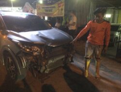 Adu Banteng Motor Vs Mobil di Mojokerto, Satu Pengendara Terkapar