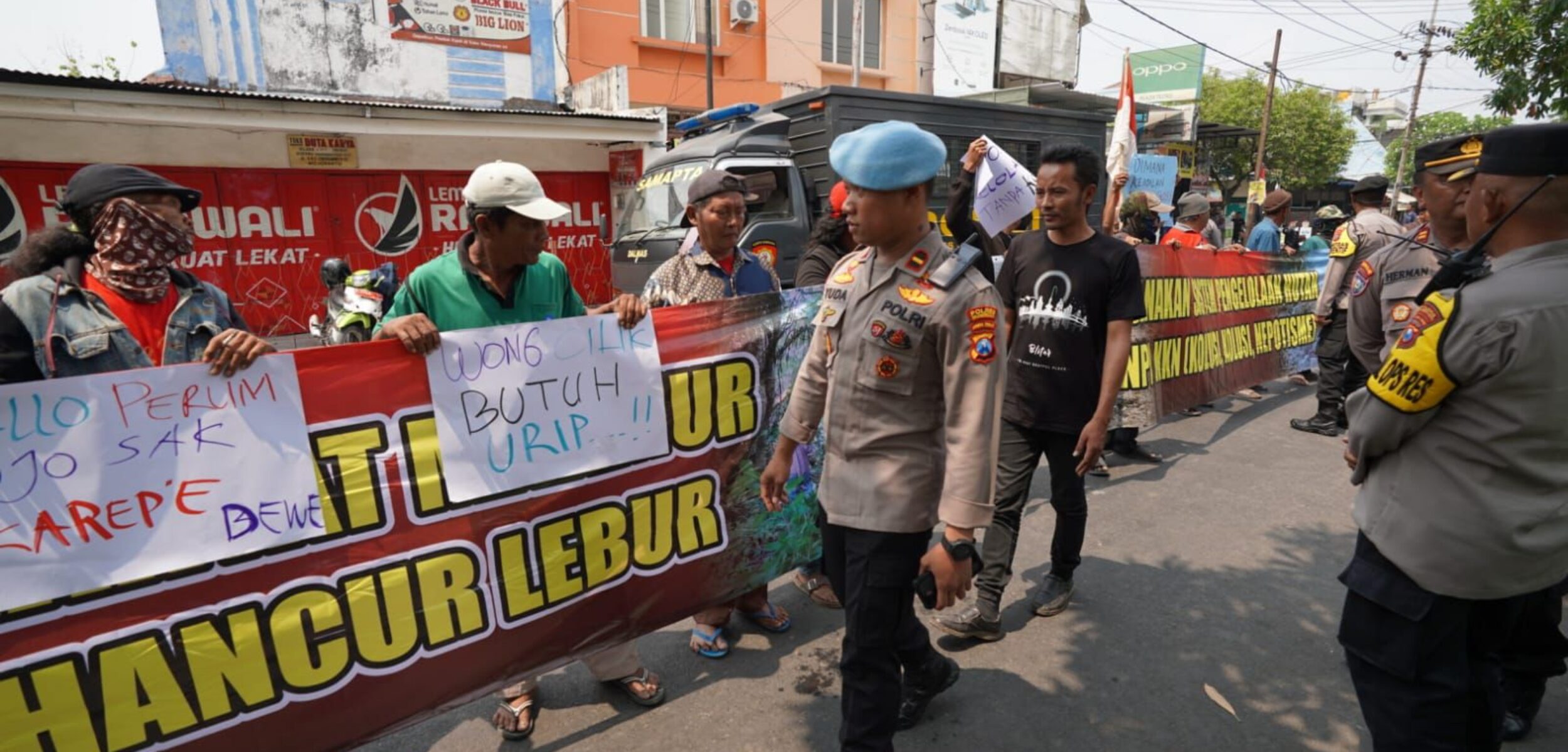 Puluhan Petani Mojokerto Demo Perhutani, Ada Apa?