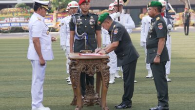 Panglima TNI memimpin sertijab KSAD, Jumat (27/10/2023). (Dok. TNI AD) 